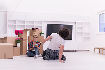 Image showing young couple moving  in new house