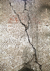 Image showing Old cracked wall