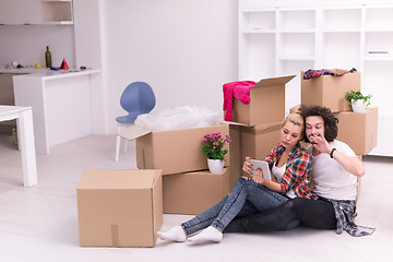 Image showing young couple moving  in new house