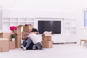 Image showing young couple moving  in new house