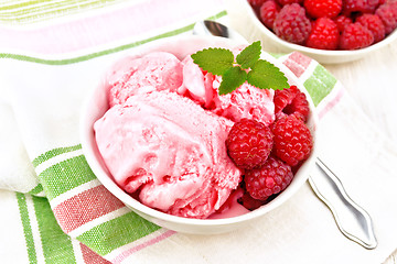 Image showing Ice cream crimson in bowl on board