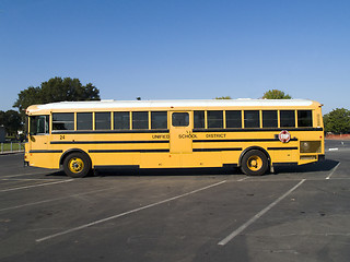 Image showing Yellow school bus in school parking lot