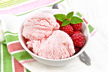 Image showing Ice cream crimson in bowl on towel