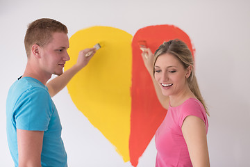 Image showing couple are painting a heart on the wall