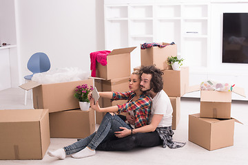 Image showing young couple moving  in new house