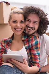 Image showing young couple moving  in new house