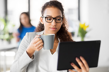 Image showing businesswoman with tablet pc and coffee at office