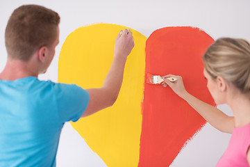 Image showing couple are painting a heart on the wall