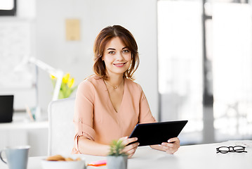 Image showing businesswoman with tablet pc working at office