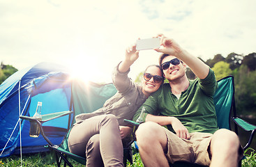 Image showing couple of travelers taking selfie by smartphone