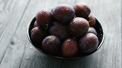 Image showing Washed whole plumbs in bowl 