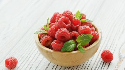 Image showing Bowl with raspberries and leaves