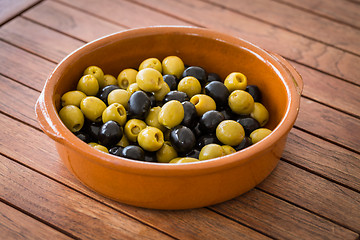 Image showing Green and black olives in the bowl