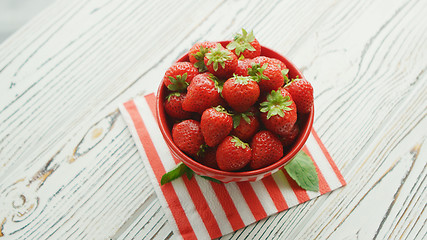 Image showing Fresh strawberry in bowl 