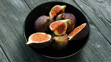 Image showing Bowl full of cut figs