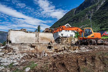 Image showing Demolition of the old house for the construction of new housing