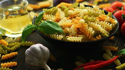 Image showing Big bowl of macaroni and vegetables 