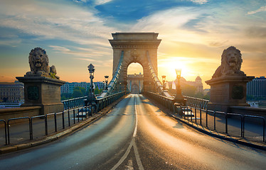 Image showing Lions on Chain Bridge