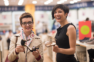 Image showing best friend shopping in big mall