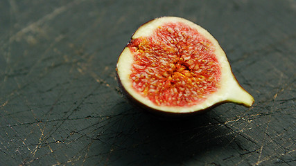 Image showing Half of fig with red flesh