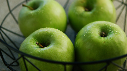 Image showing Green apples in bowl 