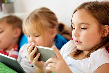 Image showing little kids with smartphone in bed at home