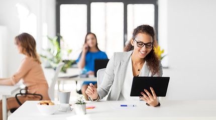 Image showing businesswoman with tablet pc working at office