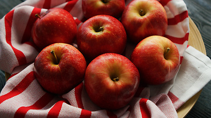 Image showing Fresh apples on napkin 