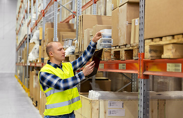 Image showing warehouse worker with clipboard and plastic box