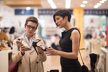 Image showing best friend shopping in big mall