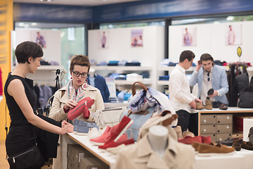 Image showing best friend shopping in big mall