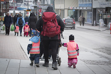 Image showing Mother and Childeren