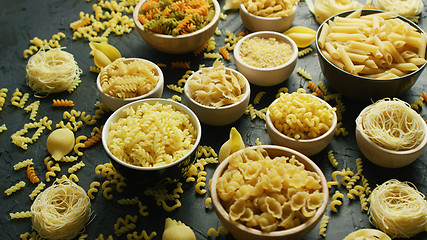 Image showing Different sorts of macaroni in bowls