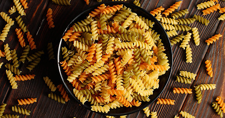 Image showing Macaroni placed in big black bowl