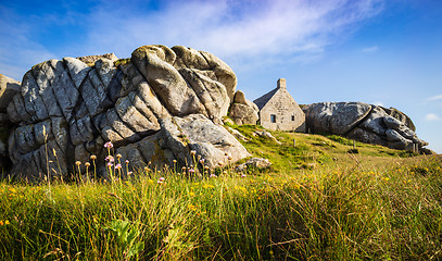 Image showing House between the rocks