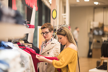 Image showing best friend shopping in big mall