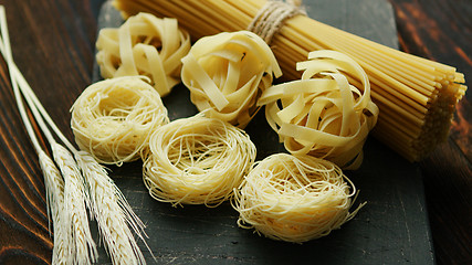 Image showing Uncooked spaghetti and wheat