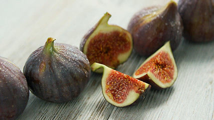 Image showing Row of figs on table 