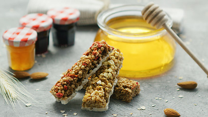 Image showing Cereal bars and honey in arrangement