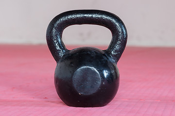 Image showing Black kettlebell ina gym