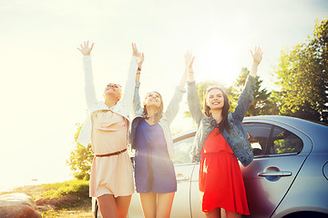 Image showing happy teenage girls or women near car at seaside