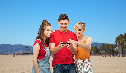 Image showing friends with smartphone