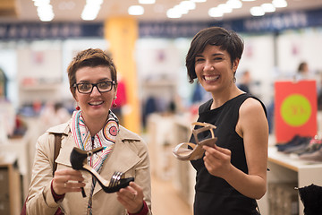 Image showing best friend shopping in big mall