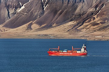 Image showing Container ship arriving