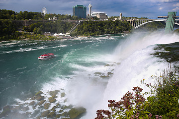 Image showing Niagara falls between United States of America and Canada from N