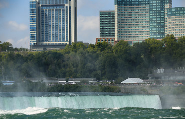 Image showing Niagara falls between United States of America and Canada from N