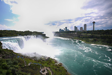 Image showing Niagara falls between United States of America and Canada from N