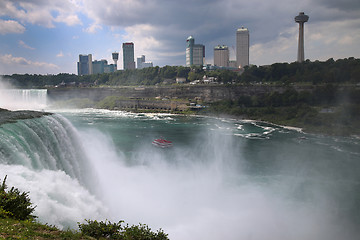 Image showing Niagara falls between United States of America and Canada from N