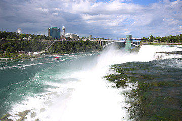 Image showing Niagara falls between United States of America and Canada from N