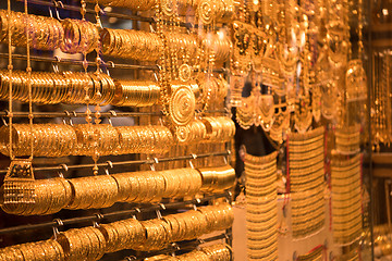 Image showing gold jewelry in the shop window